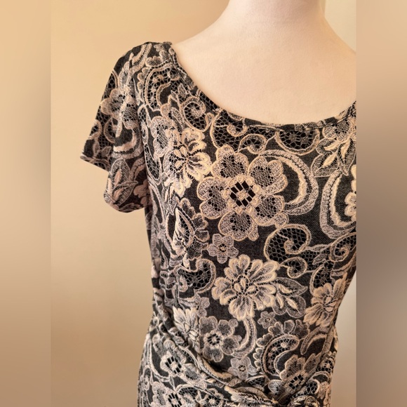 Elegant Floral Lace Dress - Picture 7 of 7